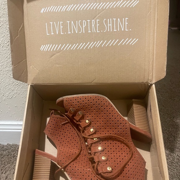 Rust brown booties. - Picture 8 of 8